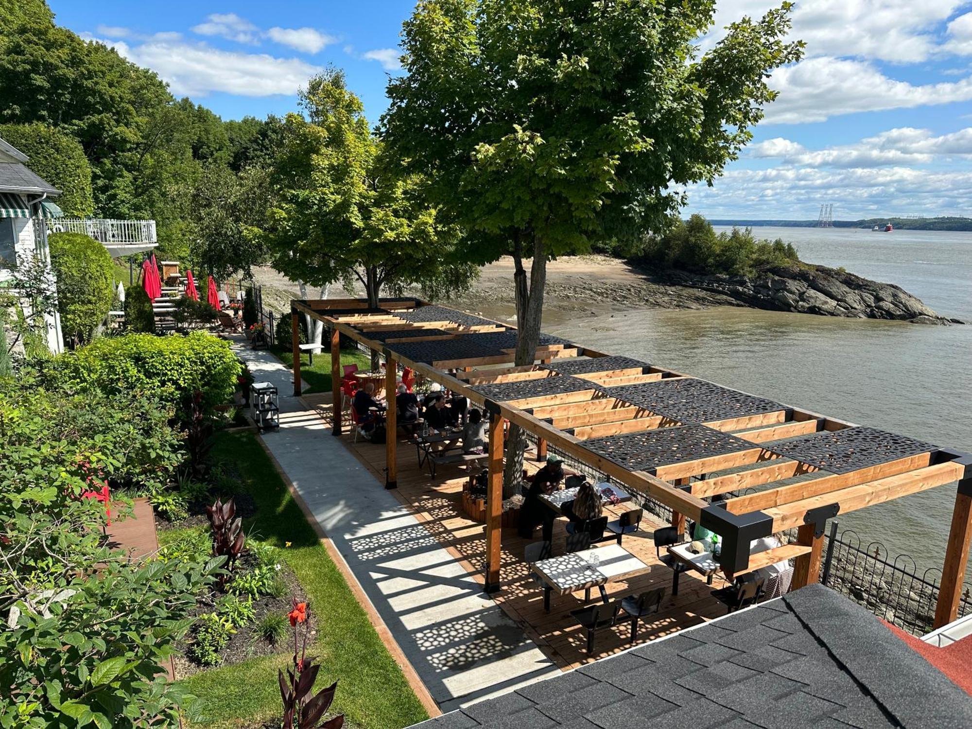 Goeliche Hotel Et Appartement Saint-Laurent-de-l'ile d'Orleans Экстерьер фото