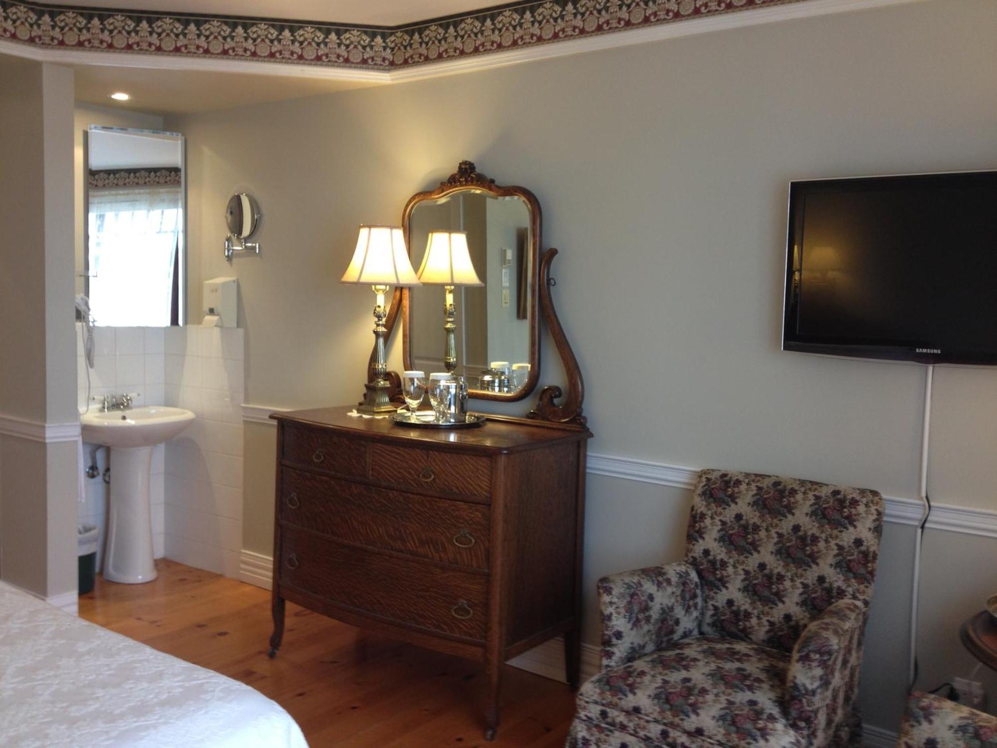 Goeliche Hotel Et Appartement Saint-Laurent-de-l'ile d'Orleans Номер фото
