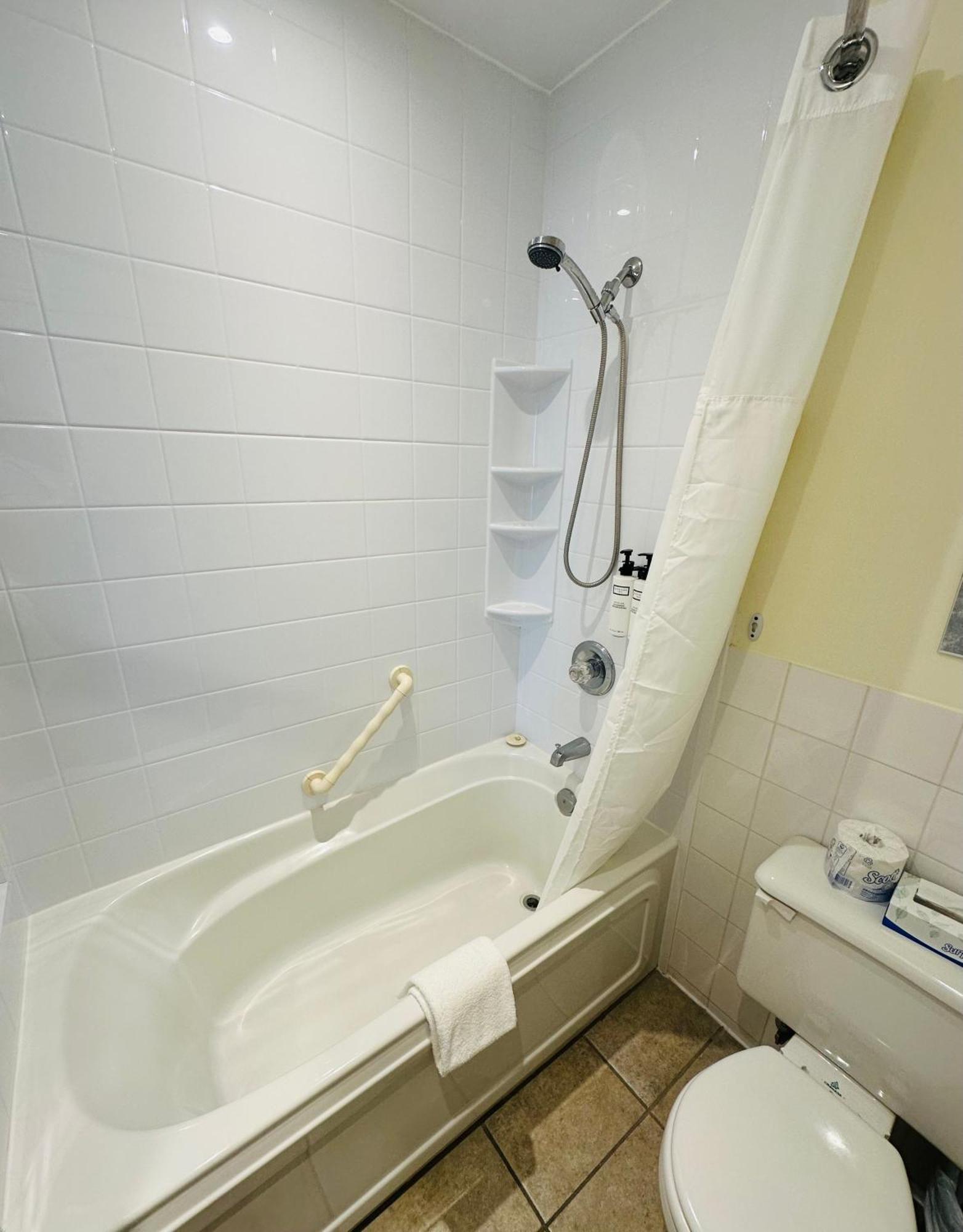 Goeliche Hotel Et Appartement Saint-Laurent-de-l'ile d'Orleans Экстерьер фото