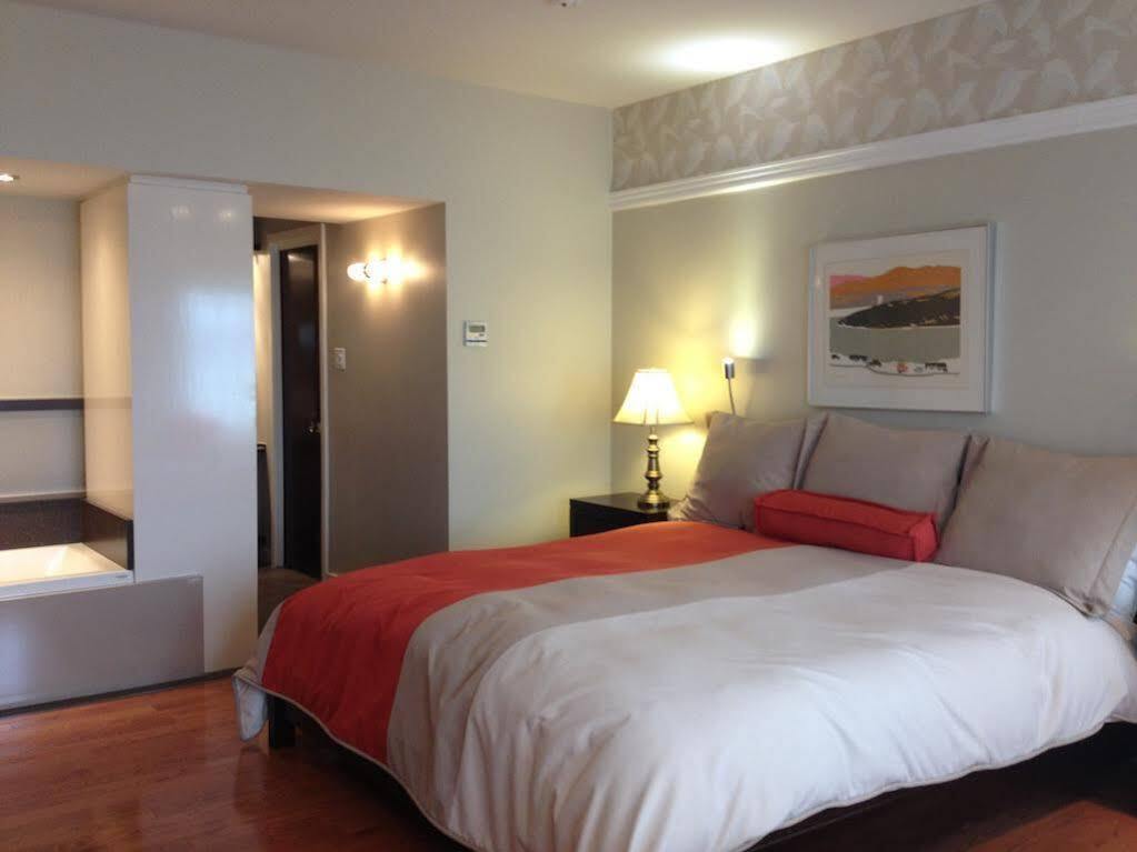 Goeliche Hotel Et Appartement Saint-Laurent-de-l'ile d'Orleans Экстерьер фото